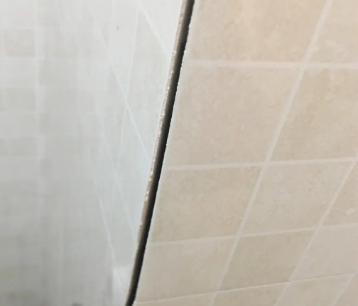 唐山瓷砖空鼓维修公司分享阳台瓷砖脱落的修复过程可以分为以下几个步骤